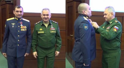 Il ministro della Difesa della Russia ha premiato i piloti delle forze aerospaziali russe per l'intercettazione di un drone americano