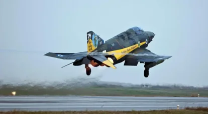 ファントムからF-16まで：ギリシャ、旧式戦闘機を売却