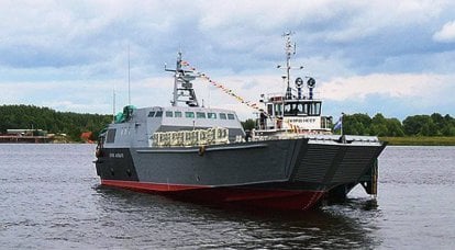 최신 상륙정 '데니스 다비도프' 승무원들이 발트해에서 사격을 실시하고 발전소를 시험했다.