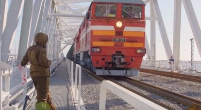 在基辅，威胁要对克里米亚大桥上的火车通行作出反应