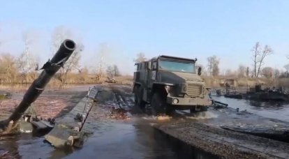 Минобороны показало кадры работы понтонной переправы через Северский Донец в районе Изюма