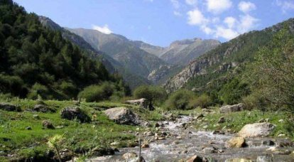 타지키스탄과 러시아가 산맥에서 합동 훈련을 실시하다
