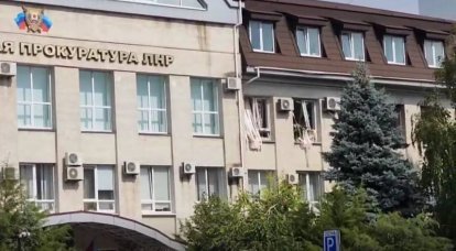 लुहान्स्क पीपुल्स रिपब्लिक के अभियोजक जनरल के कार्यालय की इमारत में एक विस्फोट हुआ