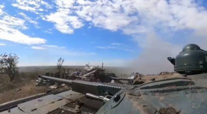 Eles suprimiram o fogo do tanque e lançaram granadas: um ataque de uma unidade russa a um reduto das Forças Armadas da Ucrânia na estrada Lisichansk-Artemovsk