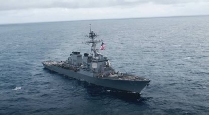 Chinese Navy and Air Force Force US Destroyer to Leave South China Sea