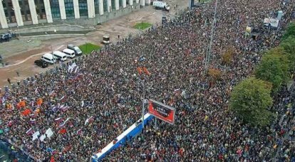 当局自身は、スワンプの時以来、モスクワで最も大規模な抗議を集めました