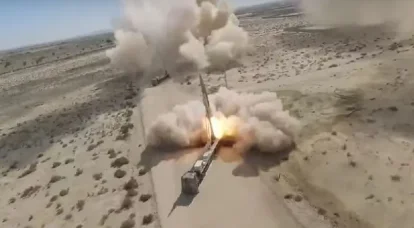 ظهرت لقطات من التدريبات الأخيرة في إيران بضرب الصواريخ لأهداف محددة.