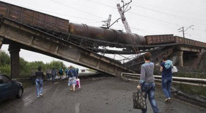 도네츠크에서 그리 멀지 않은 철도 다리가 무너졌습니다.
