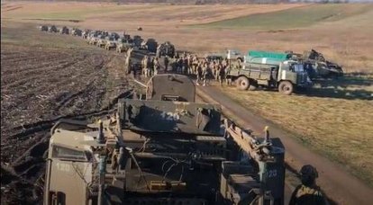 Il comando delle forze armate ucraine trascina veicoli blindati in direzione di Kherson