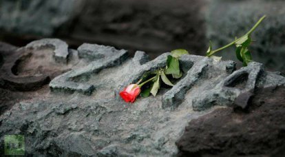 米国の専門家は、Katynでのポーランド人将校たちの射撃の加害者について「真実のすべて」を語った