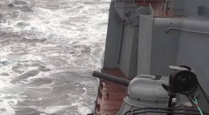 国防省は北方艦隊の艦艇に対する銃撃の動画をウェブ上に投稿した。