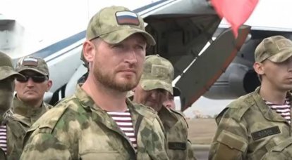 En annan grupp volontärer flög från Groznys flygplats till området för den speciella operationen