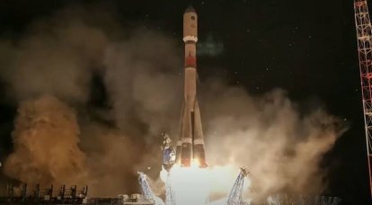Outro foguete transportador Soyuz-2.1b com um satélite militar lançado do cosmódromo de Plesetsk