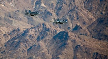 Два F-18 Корпуса морской пехоты США столкнулись в воздухе