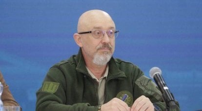 Kepala Kamentrian Pertahanan Ukraina Reznikov ngumumake rekrutmen klompok pilot kanggo latihan ing pesawat tempur F-16 Amerika.