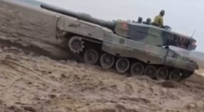 Donbass에 있다고 주장되는 Leopard 2A4 탱크의 영상이 나타났습니다.