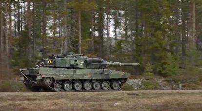 Aufblasbare Modelle von Leopard 2A4-Panzern, die in die Ukraine geschickt wurden