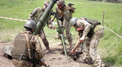 전투기 공급 논의를 배경으로 포탄과 중대 박격포 부족에 대해 불평하는 우크라이나 국군 병사들