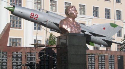 Borisoglebsk 공군 기지는 소련과 러시아의 영웅이 된 졸업생을 기리기 위해 기념관 개장을 준비하고 있습니다.