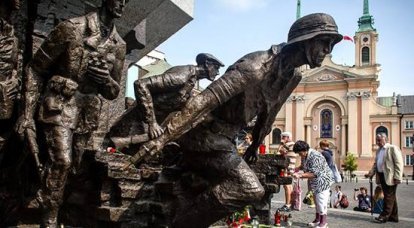 Варшава обвинила Россию в фальсификации истории