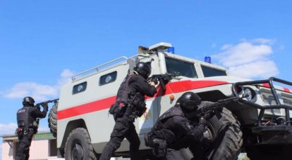 Der Abgeordnete der Staatsduma Khinshtein schlug vor, die Praxis befristeter Verträge für den Polizeidienst in der Nationalgarde einzuführen