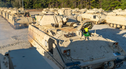 La Administración de Transporte de EE. UU. cargó los vehículos de combate de infantería Bradley destinados a Ucrania para el transporte marítimo.