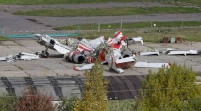폴란드 측 : "Tu-154가지면과 충돌하기 전에 붕괴되기 시작했습니다."
