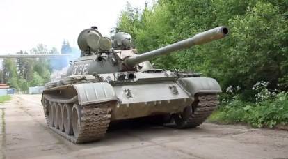 "C'est cool" : un officier ukrainien a salué l'utilisation des chars soviétiques T-55 par les forces armées russes