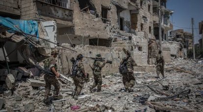 Коалиция США продолжает наносить удары в Ракке