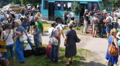 도네츠크 주민의 철수와 러시아 연방 외교부의 발언에 대해 Donbas에서 평화 유지 활동을 수행 할 수 있는지에 대한 의견