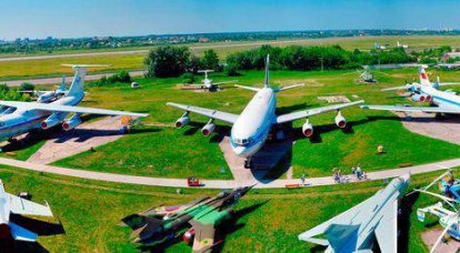 私たちの共通の歴史の領土。 キエフの航空博物館。 1の一部