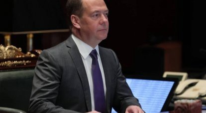 Dmitry Medvedev, Elon Musk'ı Moskova'daki Zafer Bayramı'na davet etti