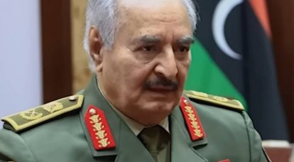 Opperbevelhebber van het Libische Nationale Leger Haftar arriveerde in Moskou voor een ontmoeting met de leiding van het Russische Ministerie van Defensie