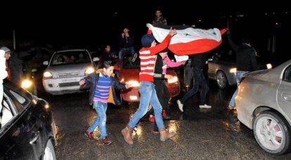 Os últimos militantes deixaram Aleppo, os moradores celebram seu lançamento