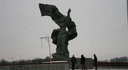 Huzursuz Baltık. Anıtlardaki darağacı ve "Bronz Asker" in "yenisi"