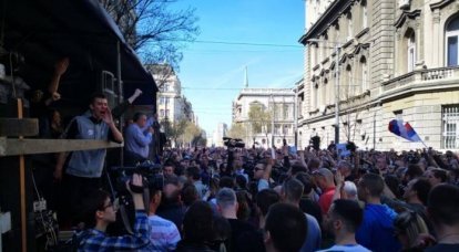 In Belgrad drangen Demonstranten in den Präsidentenpalast ein