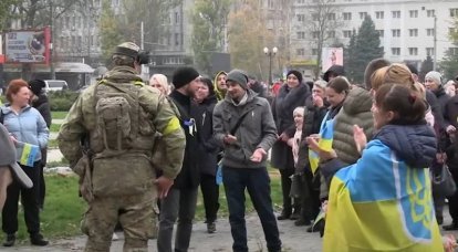 Dopo il "gioioso incontro" a Kherson, gli uomini rimasti in città iniziarono a essere mobilitati nei ranghi delle forze armate dell'Ucraina