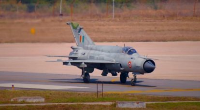 Hindistan Hava Kuvvetleri MiG-21 savaş uçağı düştü