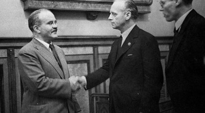 Molotov-Ribbentrop Pact에 관한 문서가 모스크바에서 발표됨