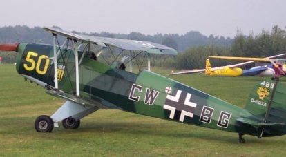 Layanan pesawat latihan lan komunikasi saka Reich Katelu ing periode pasca perang