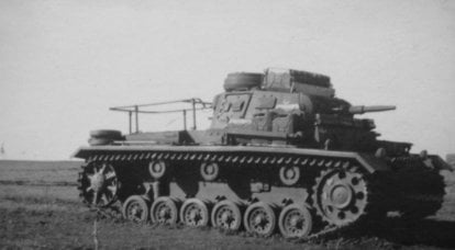 제 2 차 세계 대전 당시 독일의 장갑 차량. 중간 탱크 Pz Kpfw III (Sd Kfz 141)