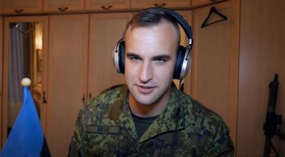 Soldado estoniano divertido pelas ações de um infeliz combatente do Exército dos EUA