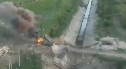 Nguồn tin Ukraine: Chính lực lượng vũ trang Ukraine đã cho nổ tung cây cầu bắc qua kênh Seversky Donets-Donbass gần Chasovy Yar để ngăn chặn quân Nga