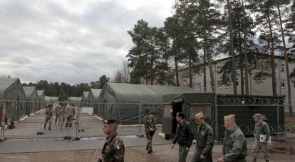 Russisches Militär inspiziert den lettischen Militärstützpunkt Adazi