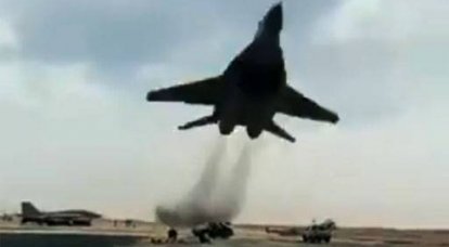 Mostrou vôo espetacular em altitude ultra-baixa MiG-29С Força Aérea da Argélia