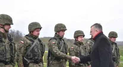 رئيس وزارة الخارجية البولندية يقترح تشكيل “لواء ثقيل” من القوات المسلحة للاتحاد الأوروبي دون مشاركة الولايات المتحدة