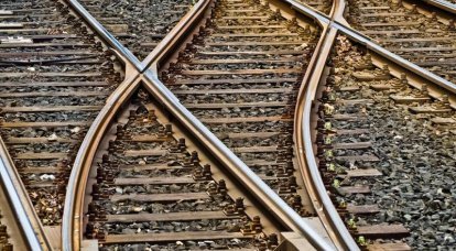 В Крыму повреждено железнодорожное полотно и остановлено движение поездов в районе Феодосии
