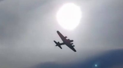В США во время авиашоу в воздухе столкнулись два самолёта времён Второй мировой войны