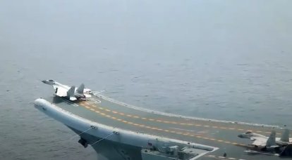 „A kínai haditengerészet felülmúlhatja a nyugati repülőgép-hordozókat”: J-15-ös és J-35-ös vadászgépek makettjeit látták a Liaoning fedélzetén