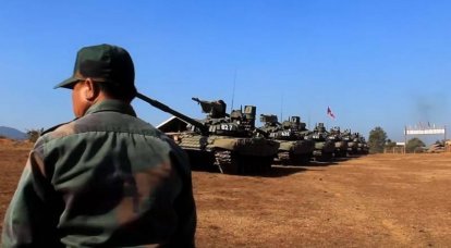 Россия передала Лаосу очередную партию танков Т-72Б1 и БРДМ-2М